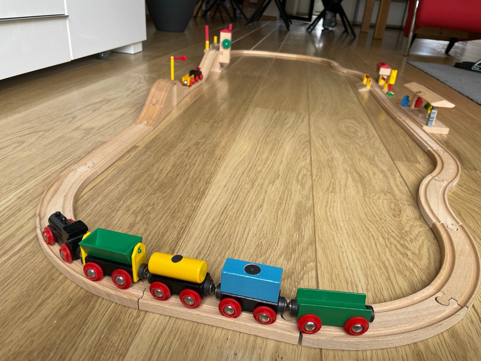 Houten BRIO Treinset met Trein, Rails en Accessoires, Ophalen, Zo goed als nieuw