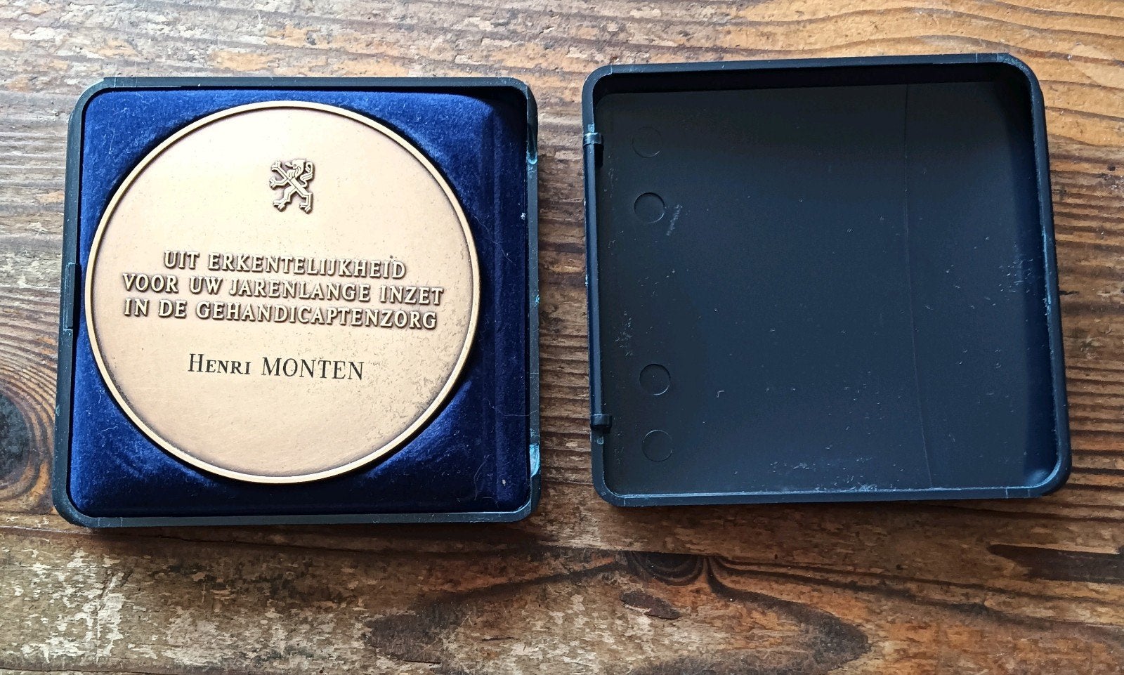Erepenning Vlaams Fonds Medaille Henri Monten diameter 70 mm, Ophalen of Verzenden, Brons, Buitenland