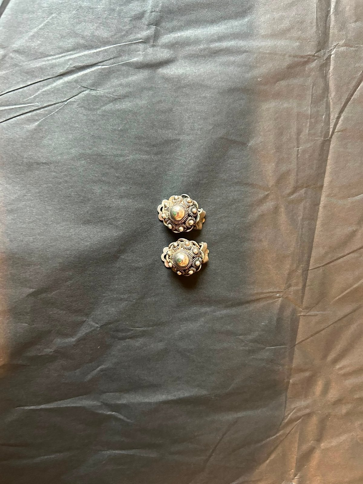 Set van 2 zilveren clip oorbellen zeeuwse knopjes, Sieraden, Tassen en Uiterlijk, Ringen, Gebruikt, Ophalen of Verzenden, 17 tot 18