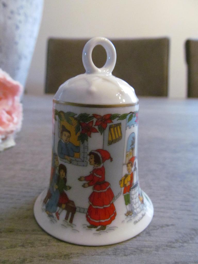 Hutschenreuther Kerstbel 2004 Griechenland Ole Winther, Ophalen of Verzenden, Zo goed als nieuw, Porselein, Overige typen