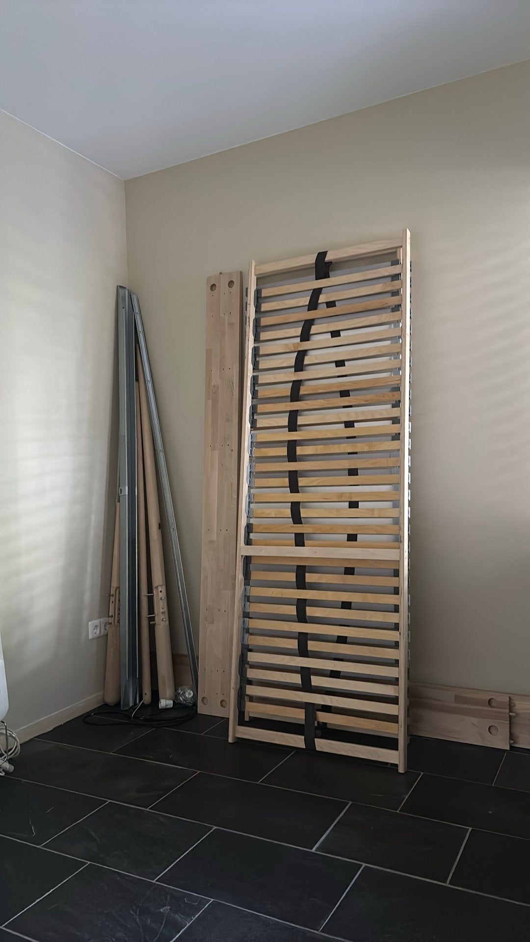 Houten bedframe met houten palen met (2x)lattenbodem, Ophalen, Bruin, Tweepersoons, 140 cm