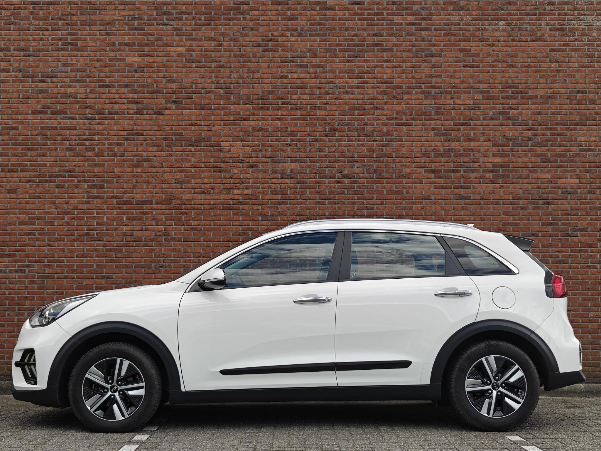 Kia Niro 1.6 GDi Hybrid DynamicLine | Trekhaak | Navigatie |, Gebruikt, Euro 6, 2 kWh, Wit