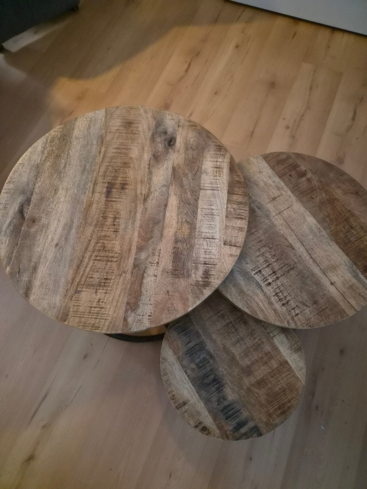 Set van 3 ronde salontafels, mangohout en metaal, Huis en Inrichting, Tafels | Salontafels, Gebruikt, 50 tot 100 cm, Rond, Industrieel, Modern