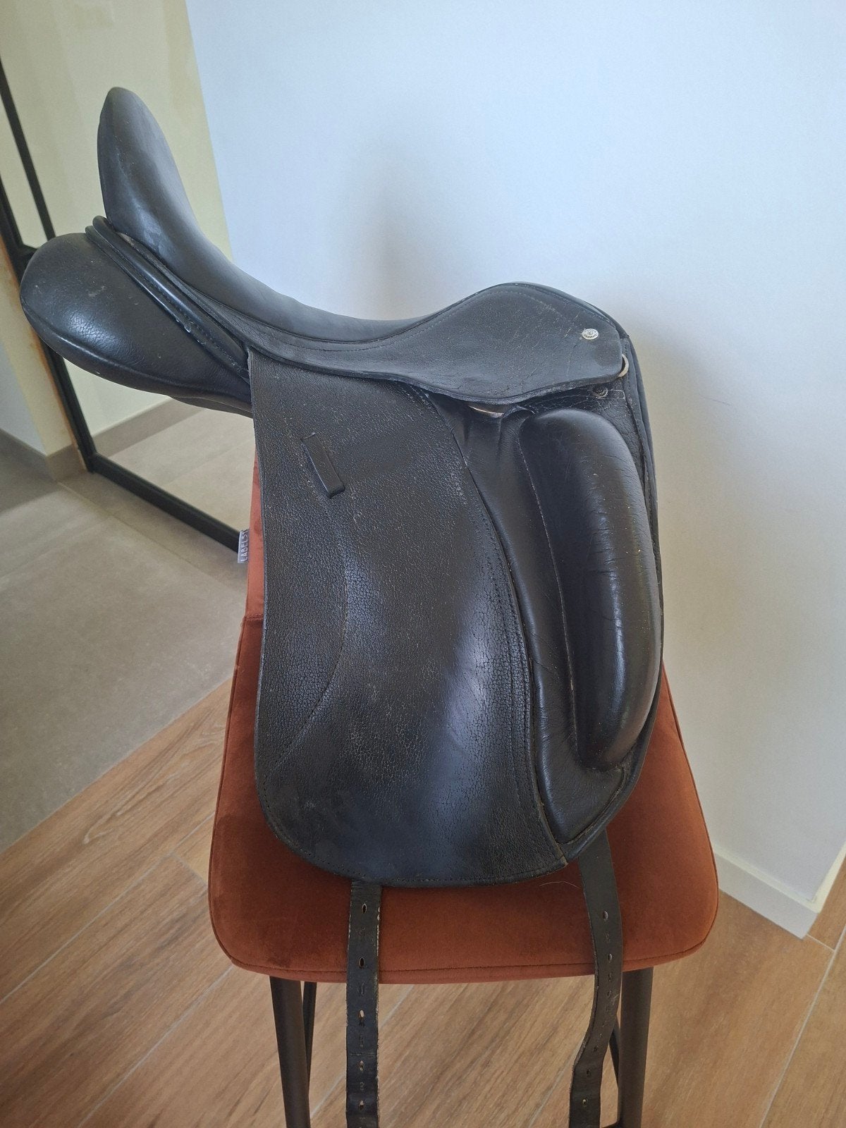 Dressuurzadel merk Custom 18 inch, Dieren en Toebehoren, Ophalen, Zo goed als nieuw, Dressuur
