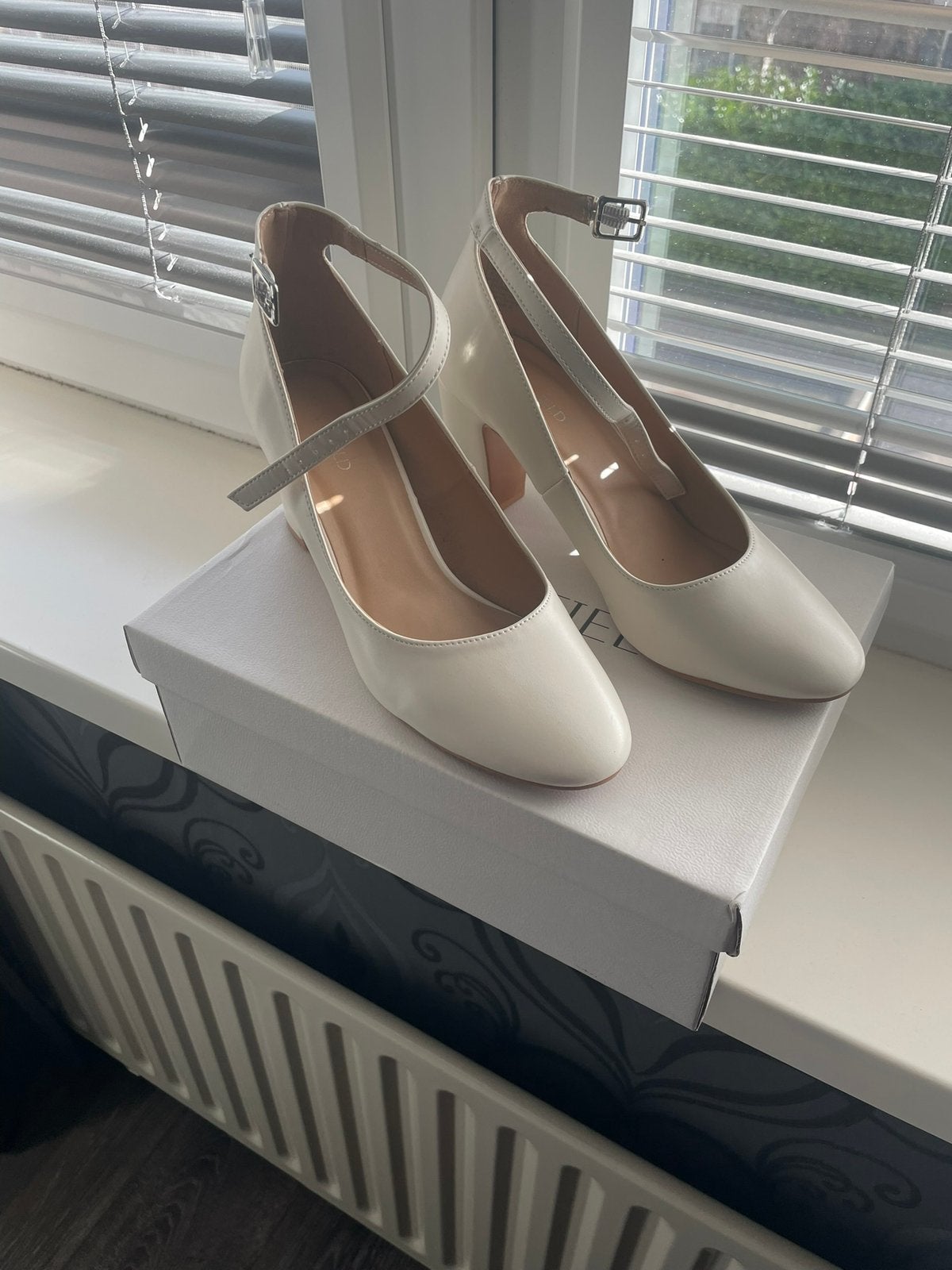 Trouw schoenen maat 38/39, Pumps, Wit, Ophalen of Verzenden, Zo goed als nieuw