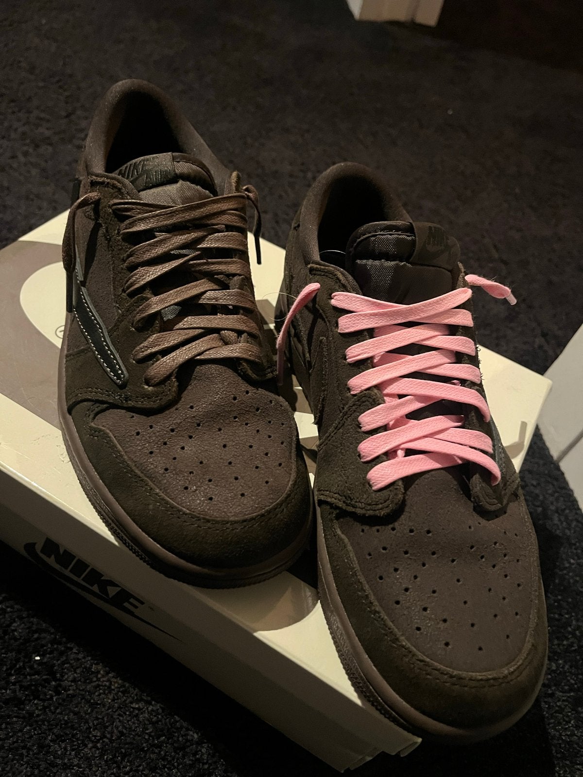Nike Travis Scott Jordan 1 Low Reverse Mocha - Maat 38,5, Ophalen of Verzenden, Nieuw, Bruin, Sneakers of Gympen