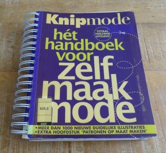 Knipmode Het handboek voor zelfmaakmode 2009, Gelezen, Verzenden, Knipmode, Borduren en Naaien