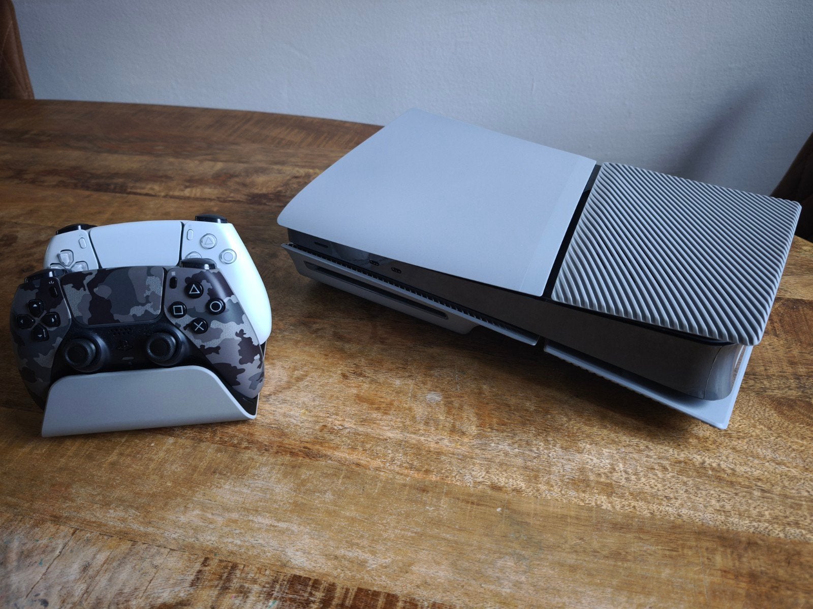 Sony PlayStation 5 slim 1tb disc console incl. 2 controllers, Ophalen of Verzenden, Zo goed als nieuw, Playstation 5