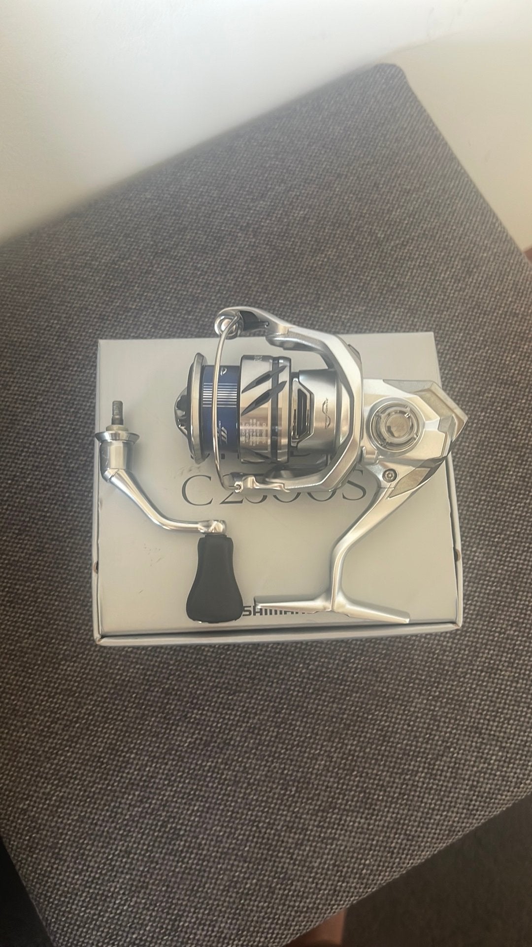 Shimano Stradic C2500S Zilver – Spinmolen – Nooit Gebruikt, Watersport en Boten, Ophalen, Nieuw, Molen
