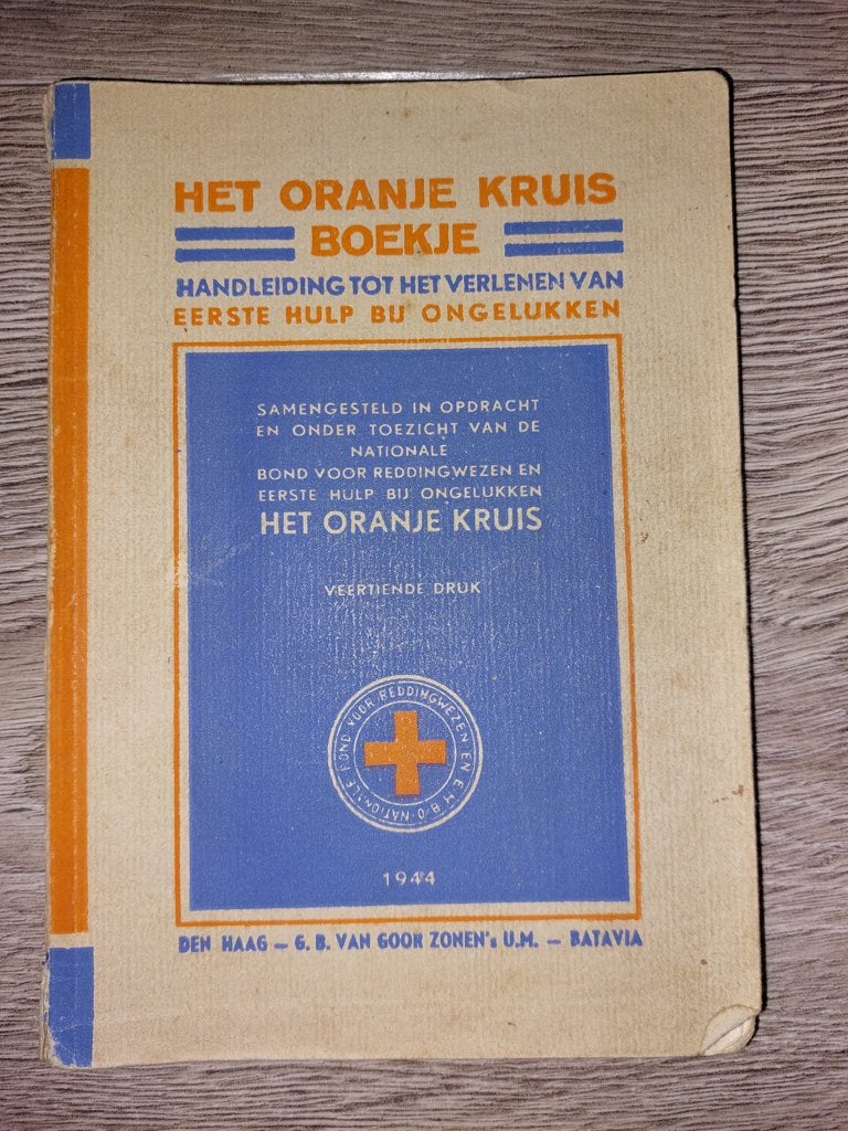 Nostalgie: Het oranje kruis boekje 1944, Boeken, Ophalen of Verzenden