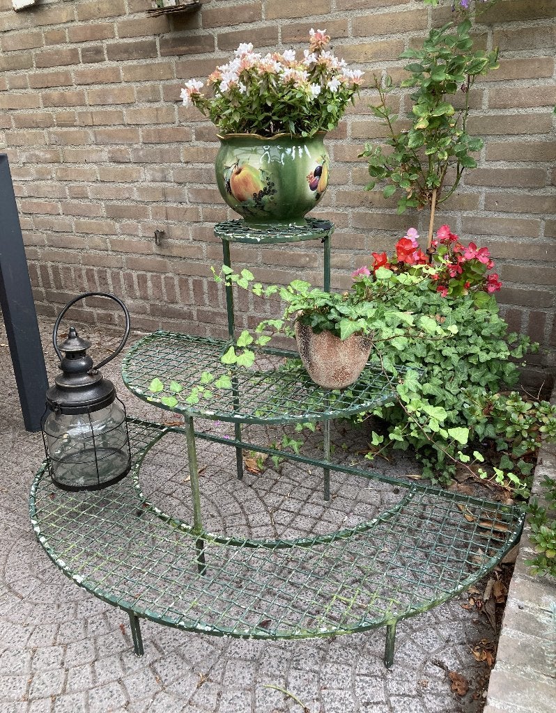 Brocante ijzeren plantenrek / half rond / 3 plateaus, Antiek en Kunst, Ophalen
