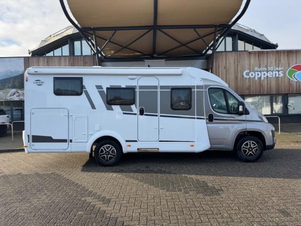 Carado V347 AUTOMAAT + ACTIEPRIJS, Caravans en Kamperen, Automaat, Chemisch toilet, Standaard zit, Startonderbreker