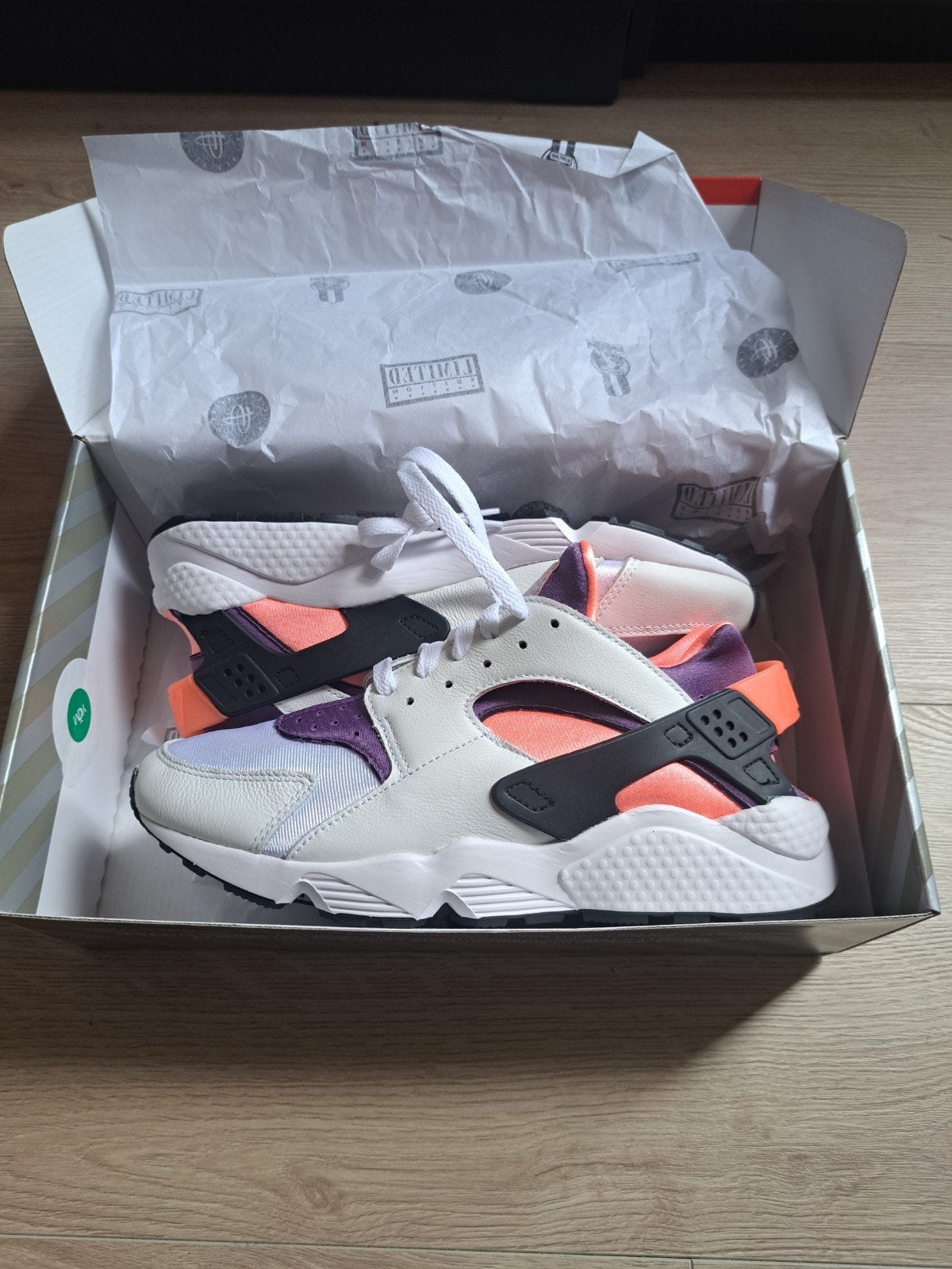 Nike Air Huarache "Bright Mango" – Maat [42,5], Wit, Nike, Nieuw, Ophalen of Verzenden