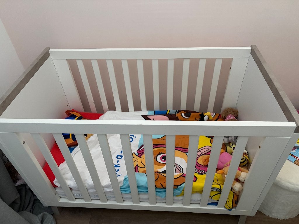 Complete Babykamer set: ledikant, kast, commode en wandplank, Ophalen, Gebruikt, Jongetje of Meisje