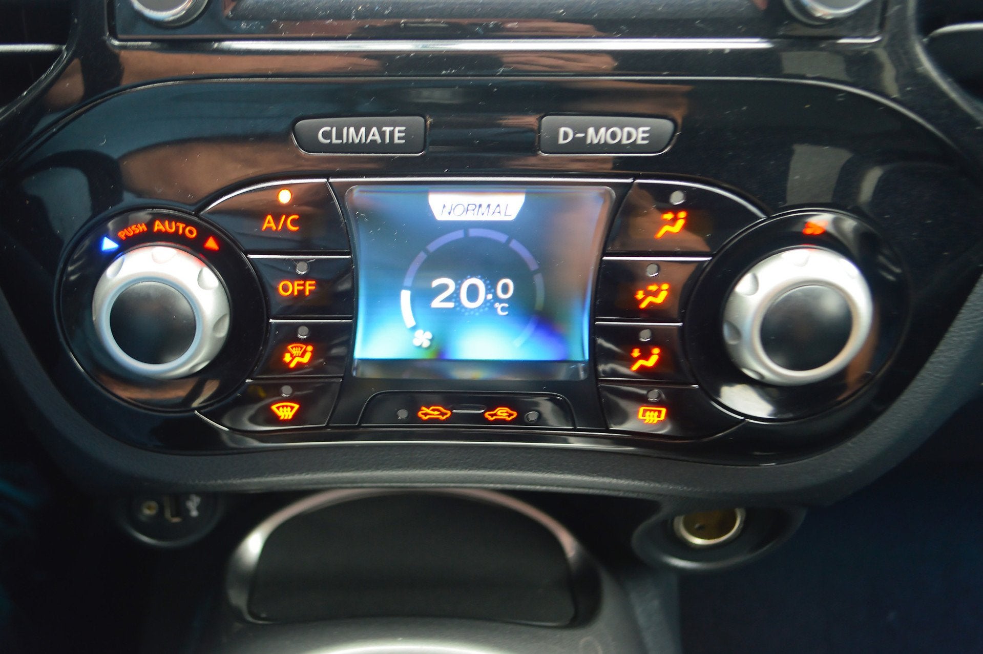 Nissan Juke 1.5 dCi S/S N-Connecta, Auto's, Voorwielaandrijving, Stof, 4 cilinders, Zwart