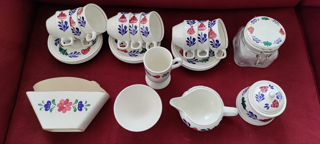 Boerenbont servies: kopjes, schotels, suikerpot, melkkan, Ophalen, Zo goed als nieuw, Kop(pen) en/of Schotel(s), Aardewerk
