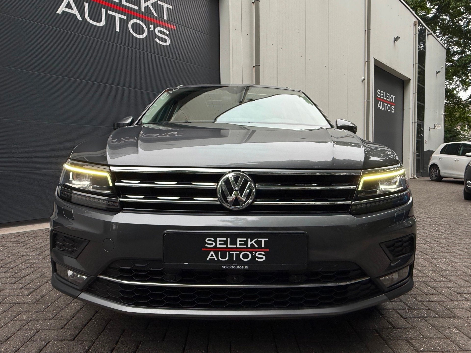 Volkswagen Tiguan 1.5 TSI ACT Highline 150 Pk DSG BTW Pano/V, Dealer onderhouden, 15 km/l, Zwart, 150 pk