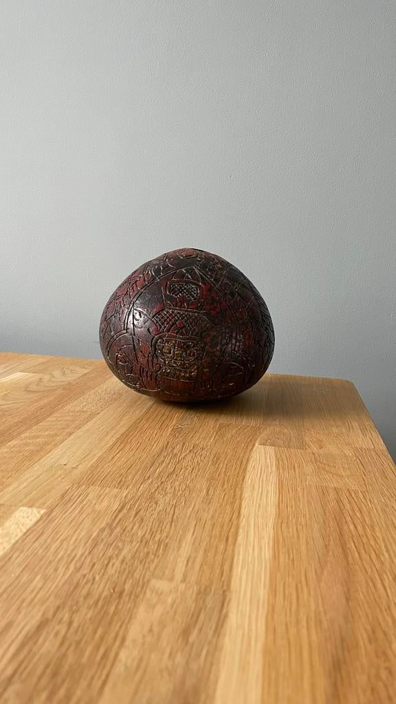 Unieke handgesneden kokosnoot met etnische motieven, Antiek en Kunst, Ophalen of Verzenden