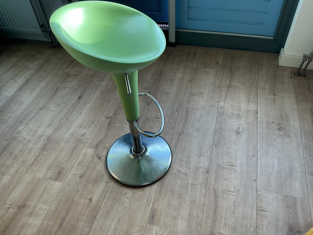 Groene Bombo barkruk van Magis, Huis en Inrichting, Barkrukken, Ophalen, Kunststof, Gebruikt, In hoogte verstelbaar