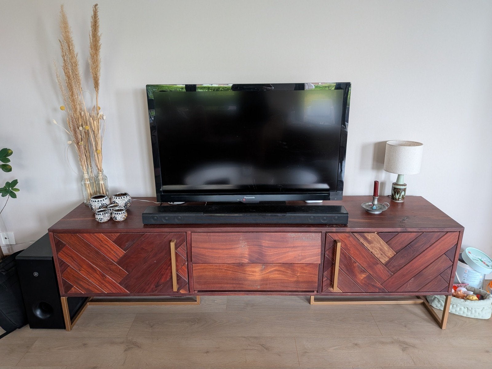 Massief walnoten tv meubel met bronzen details - 195x44 cm, Gebruikt, 150 tot 200 cm, 25 tot 50 cm, Ophalen