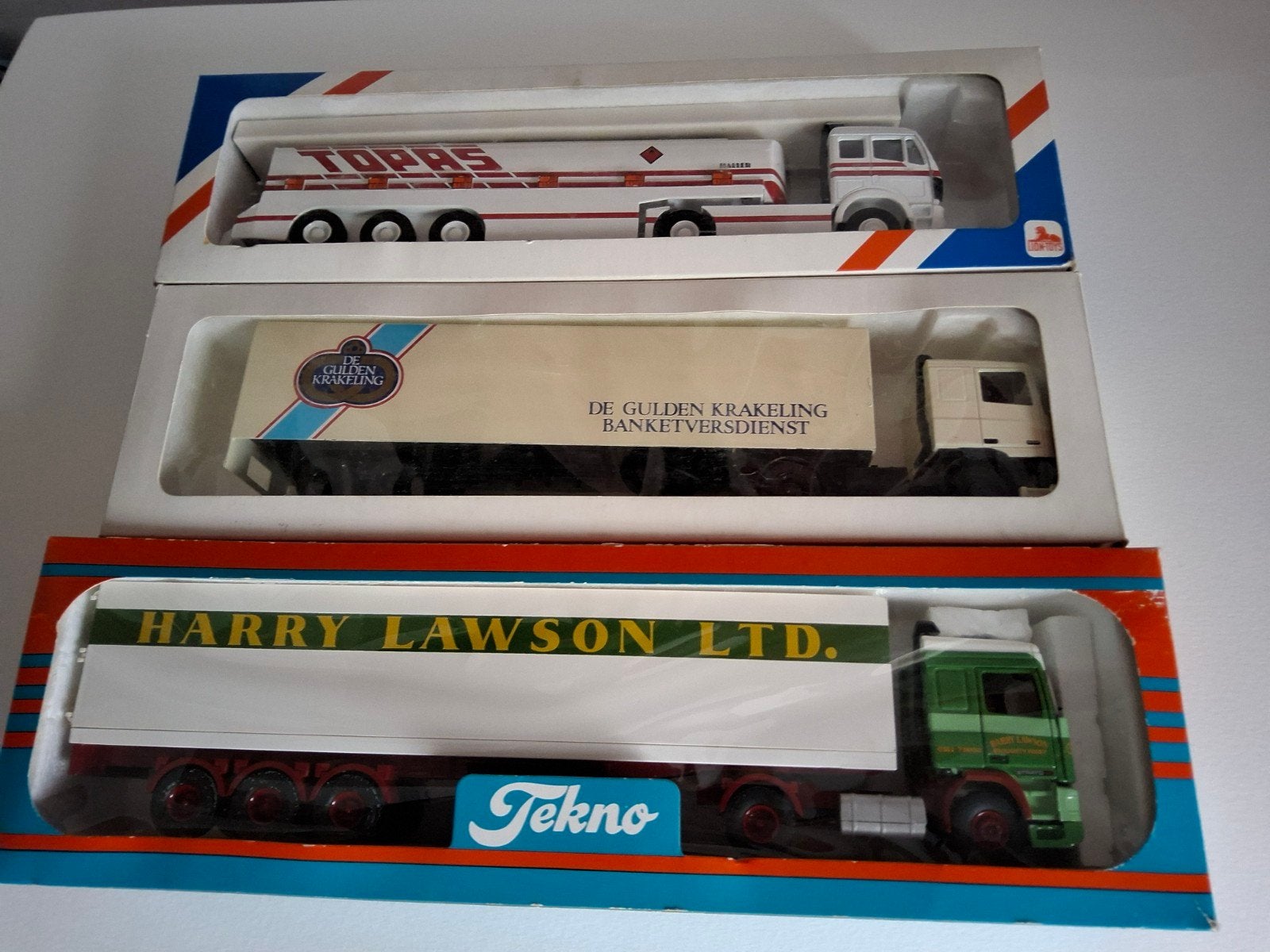 3 vrachtwagens: Topas, De Gulden Krakeling, H.lawson., 1:32 tot 1:50, Nieuw, Truck, Ophalen