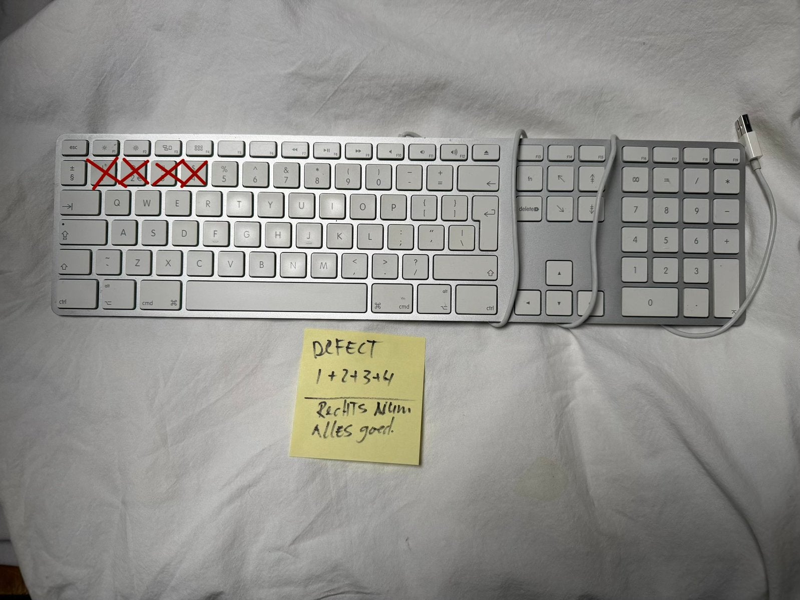 Apple aluminium usb toetsenbord met klein defect, Computers en Software, Toetsenborden, Ophalen of Verzenden, Qwerty, Gebruikt