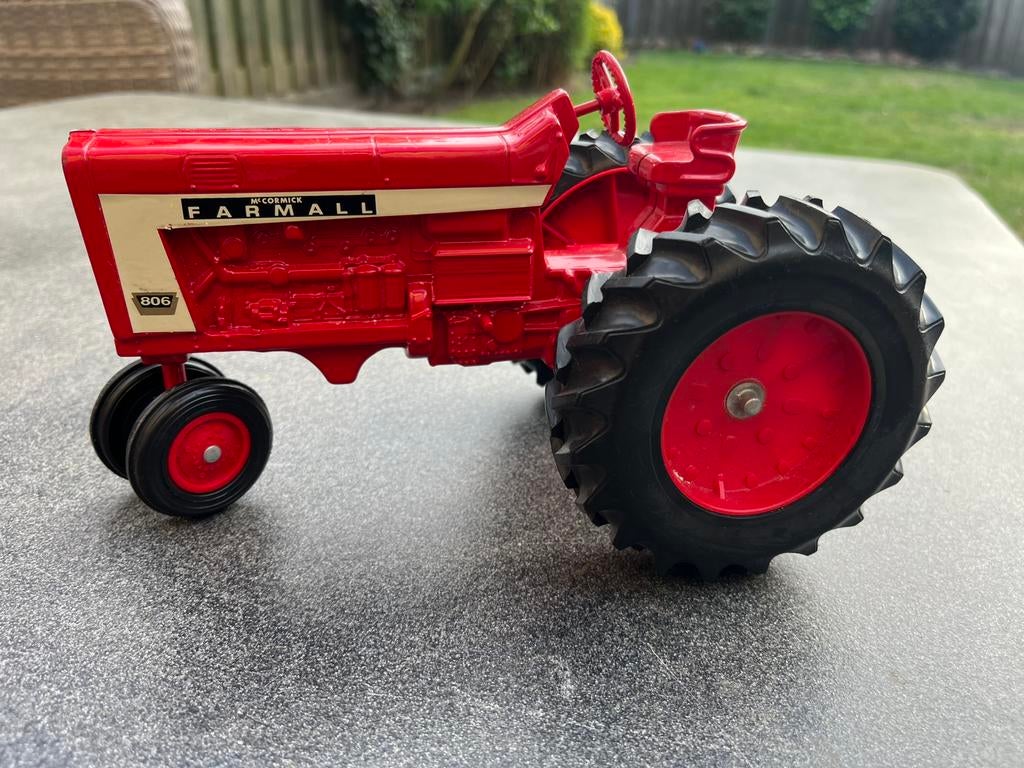 Farmall Mc Cormick 806 tractor rowcrop Ertl, Ophalen of Verzenden, Zo goed als nieuw, Tractor of Landbouw