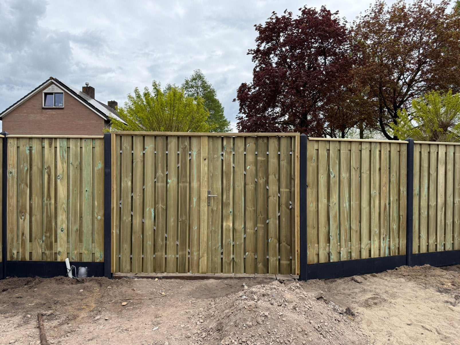 Schutting plaatsen | Beton & Hout | Gratis Inmeten, 1 tot 2 meter, Nieuw, Hout, Minder dan 3 meter