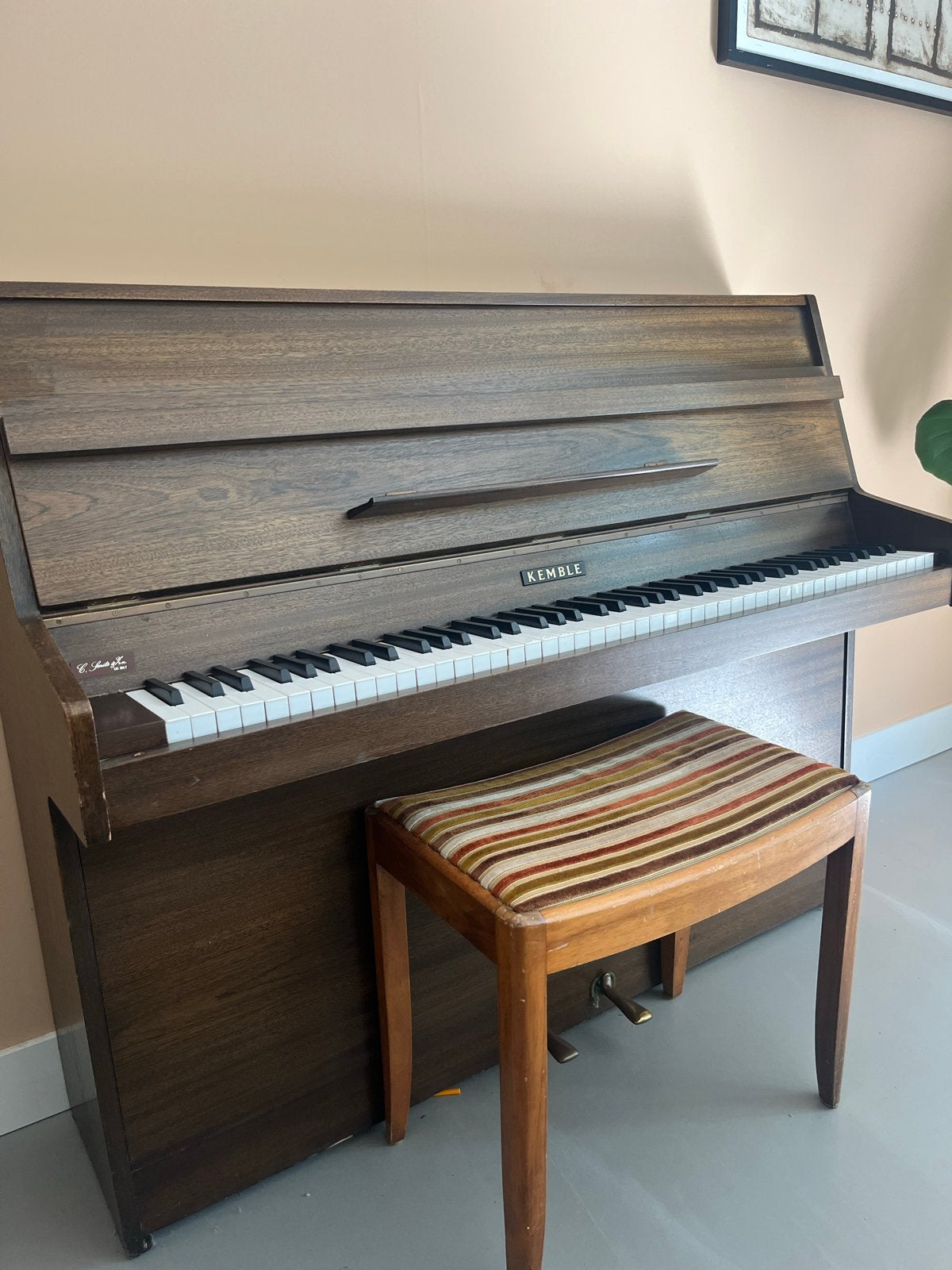 Kemble Piano - Zuiver geluid, compact formaat, Muziek en Instrumenten, Ophalen, Gebruikt, Bruin, Piano