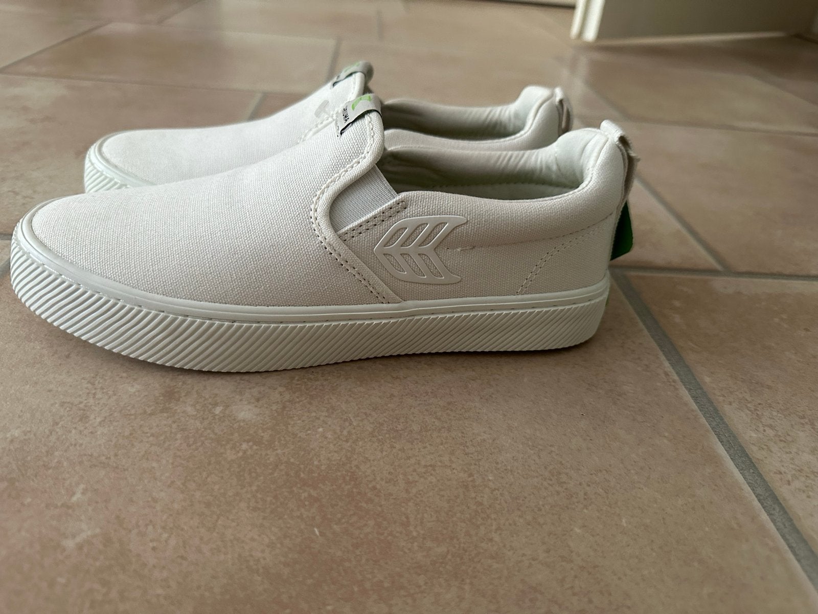 Cariuma Canvas schoenen maat 39 nieuw!, Ophalen of Verzenden, Nieuw, Wit, Sneakers of Gympen