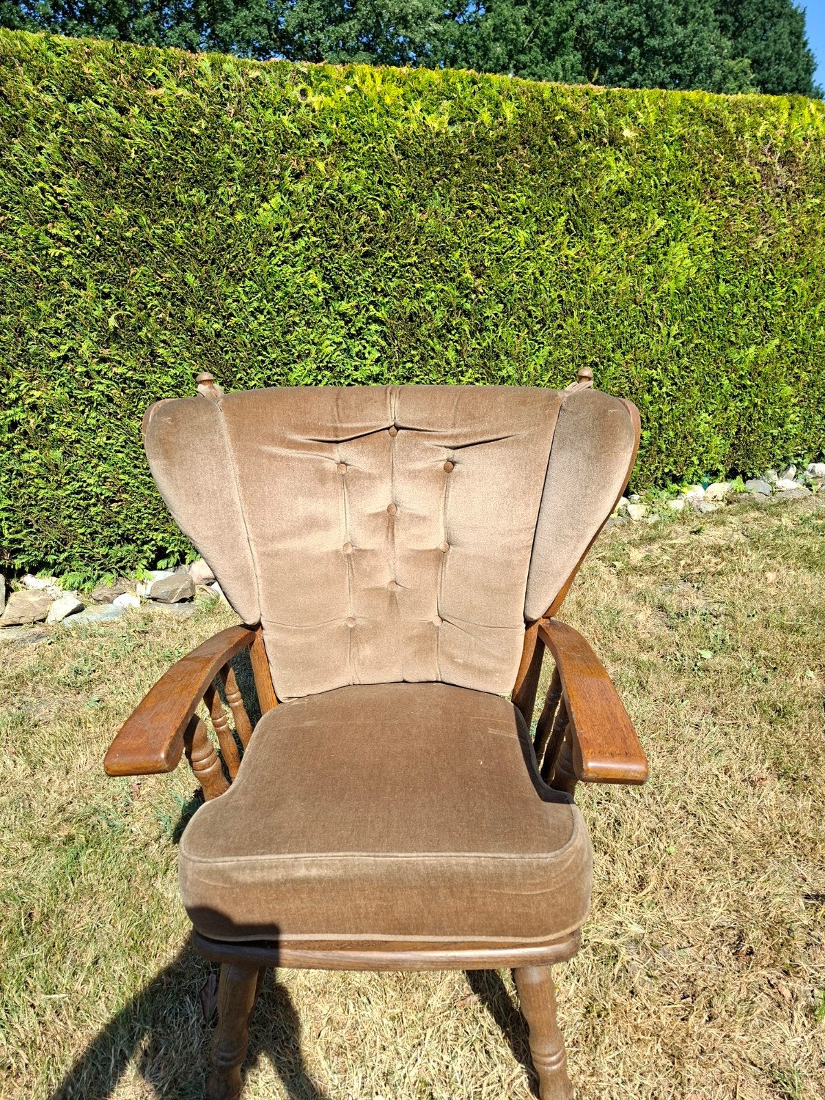 Vintage fauteuil met houten frame en gestoffeerde zitting, Ophalen