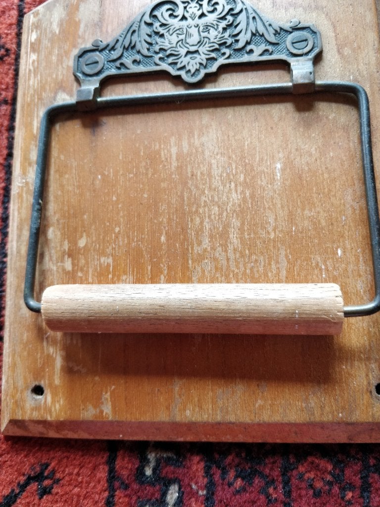 Antieke  houten toiletrolhouder, Ophalen of Verzenden