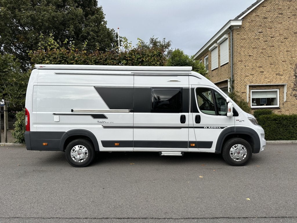 Adria Twin 640 SPX ZGAN zeer compleet, Luifel, Buscamper of Camperbus, Ringverwarming, Fiat