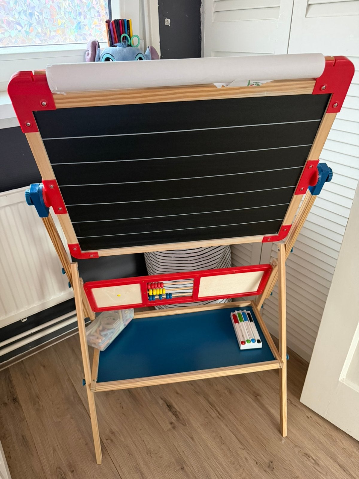 Teken/krijtbord met papieren rol, stiften en krijtjes, Ophalen, Gebruikt, Krijtbord