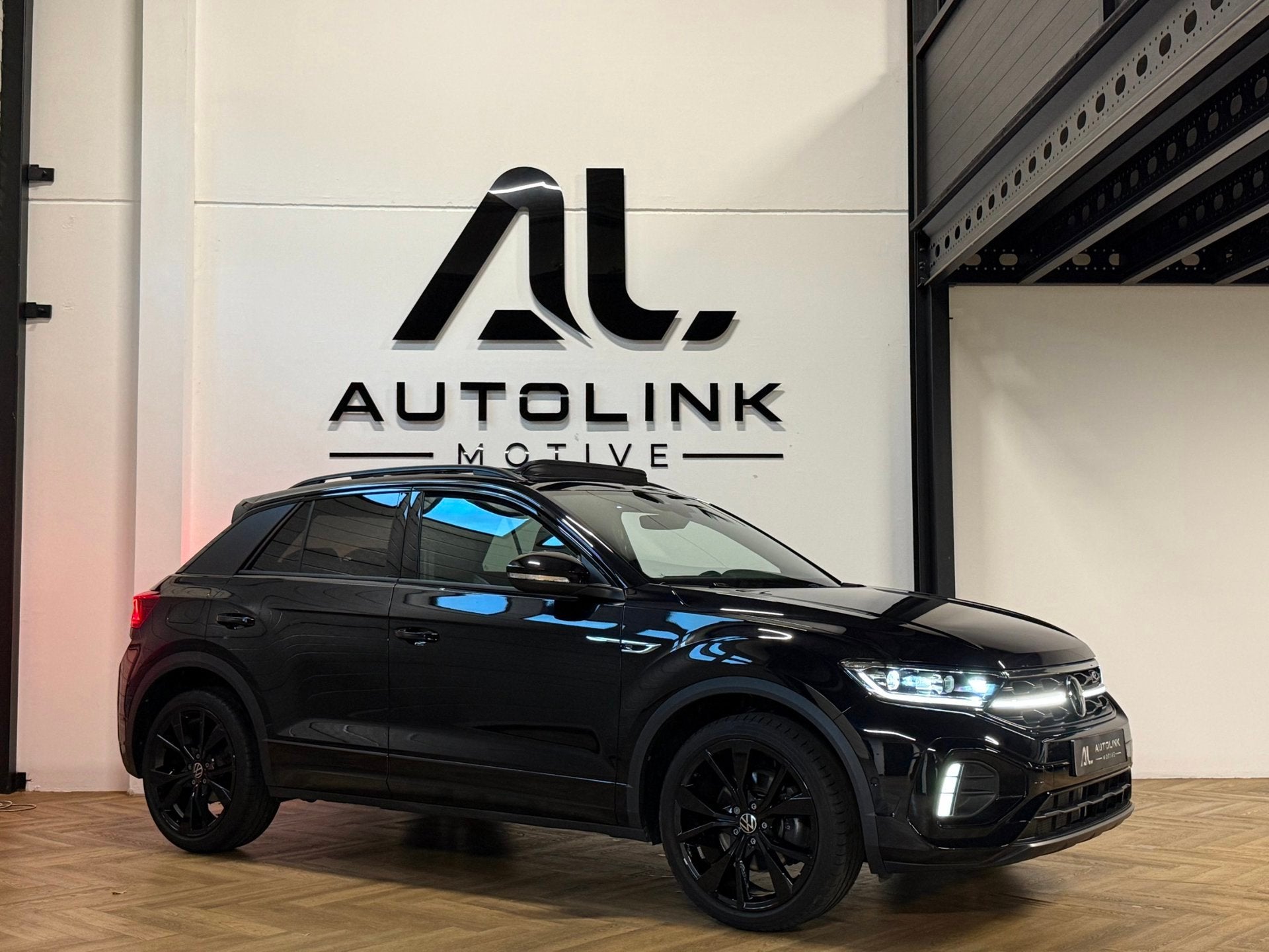 Volkswagen T-Roc 1.5 TSI R-Line|3x R-Line|Panorama|Black Sty, Auto's, 1258 kg, Zwart, 4 cilinders, 150 pk
