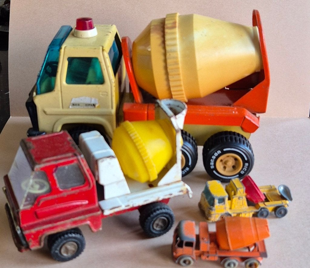 Meerdere miniaturen Betonmixers in sterk gebruikte toestand, Overige merken, Ophalen of Verzenden, Zo goed als nieuw, Groter dan 1:32