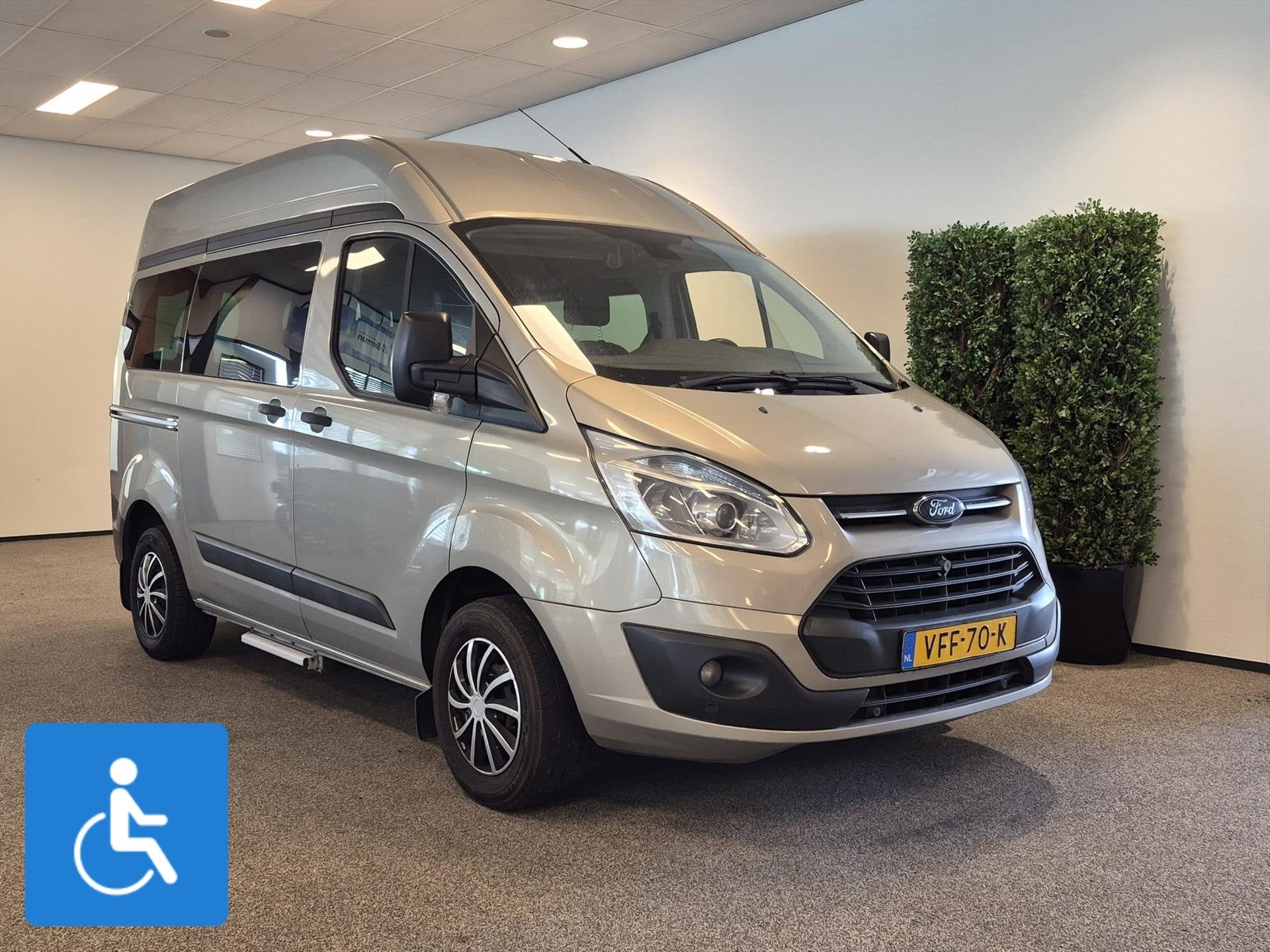 Ford Transit Custom L1H2 Rolstoelbus (airco), Auto's, Gebruikt, Zwart, Ford, Geïmporteerd