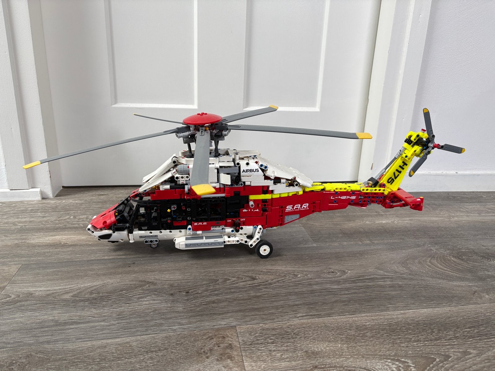 LEGO Technic Airbus H175 Reddingshelikopter