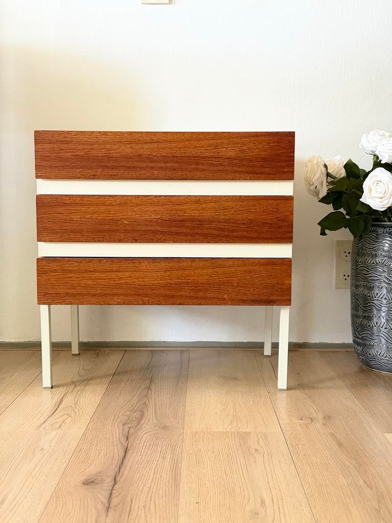 Vintage Interlübke Nachtkastje 60x60x42 cm, Gebruikt, Ophalen of Verzenden, 45 tot 65 cm, Minder dan 55 cm