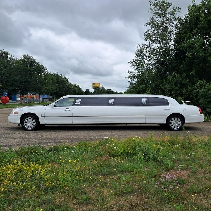 Limousine, Lincoln, Town Car, Wit, 2003, Automaat, Achterwielaandrijving, Wit, 218 pk
