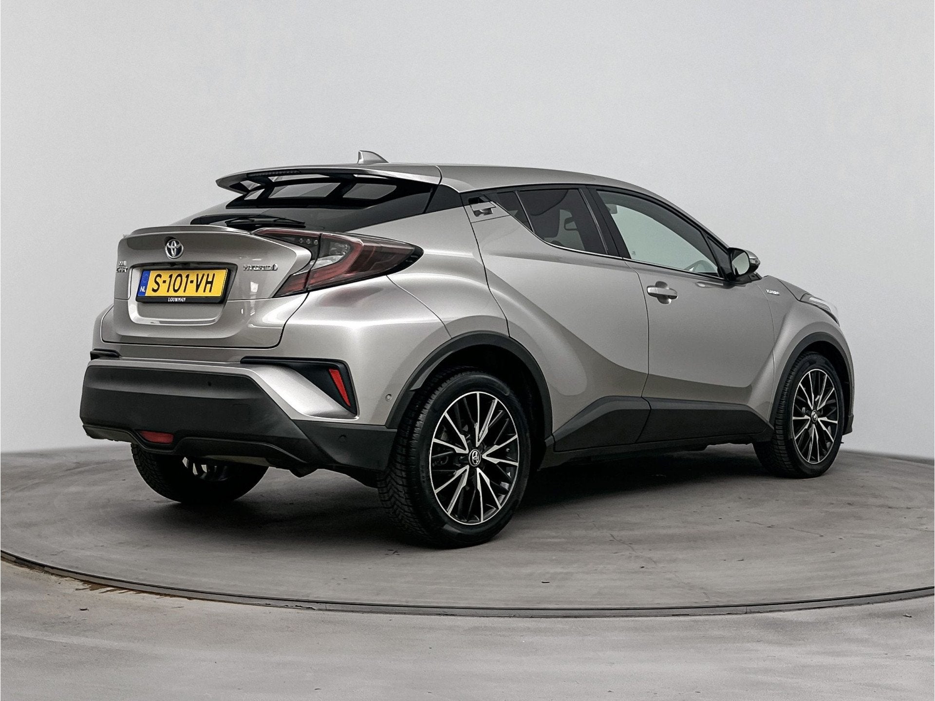 Toyota C-HR 1.8 Hybrid Executive Limited | Lichtmetalen Velg, 12 maanden, 4 cilinders, Leder en Stof, 122 pk