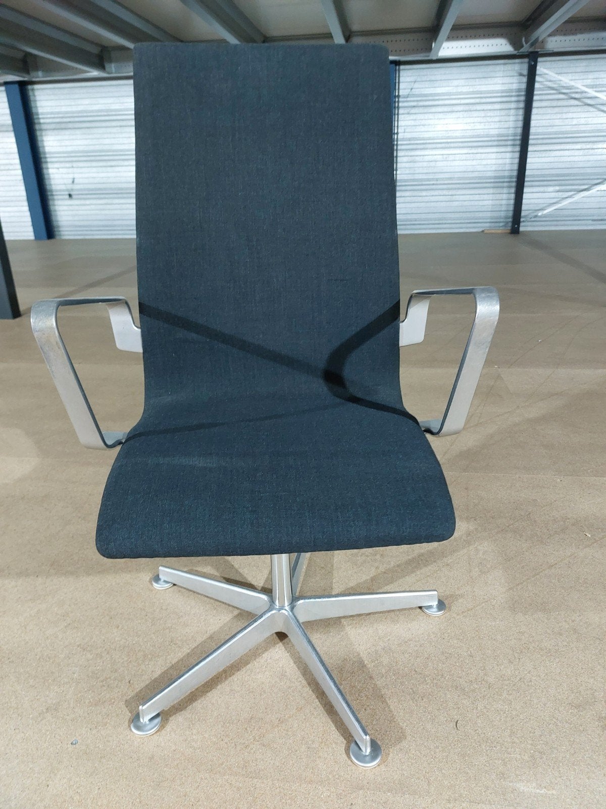 Fritz Hansen Oxford vergaderstoelen Zwart Stof & Aluminium, Gebruikt, Zwart, Ophalen of Verzenden, Metaal