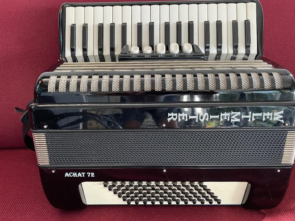 Duitse Weltmeister Achat accordeon . 72 bas . 3 korig ., Muziek en Instrumenten, Accordeons, Gebruikt, 72-bas, Met koffer, Weltmeister