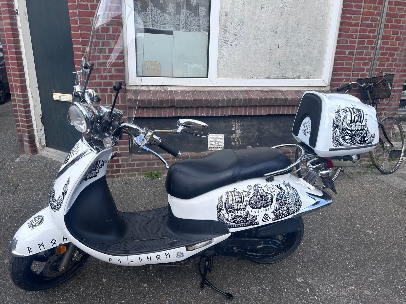 Sym Allo Scooter met unieke Viking-thema bestickering, Ophalen, Gebruikt, SYM, Benzine