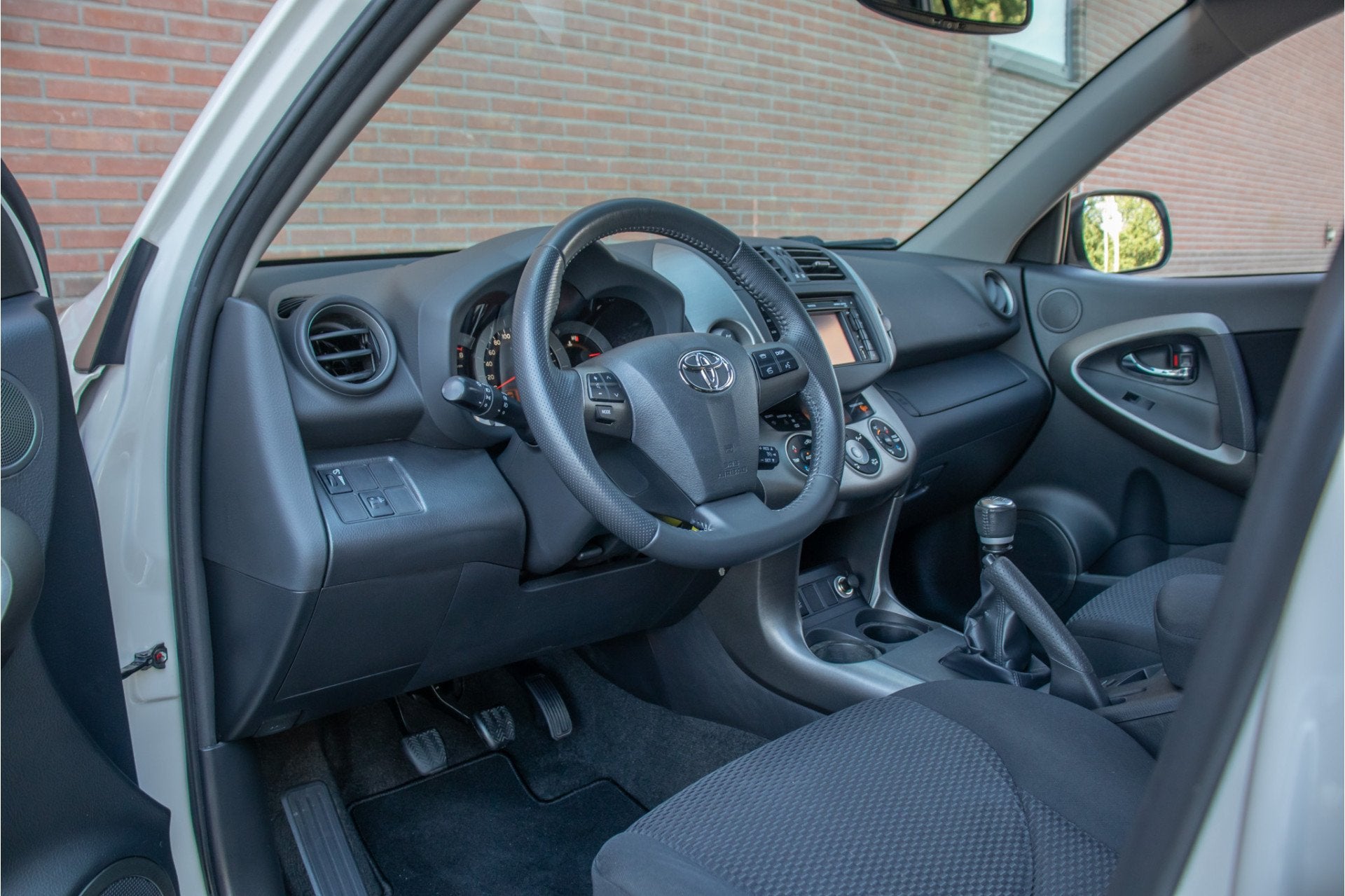 Toyota RAV4 2.0 VVTi 4WD Dynamic *VERKOCHT* (bj 2009), Auto's, 13 km/l, Stof, Gebruikt, 2000 kg