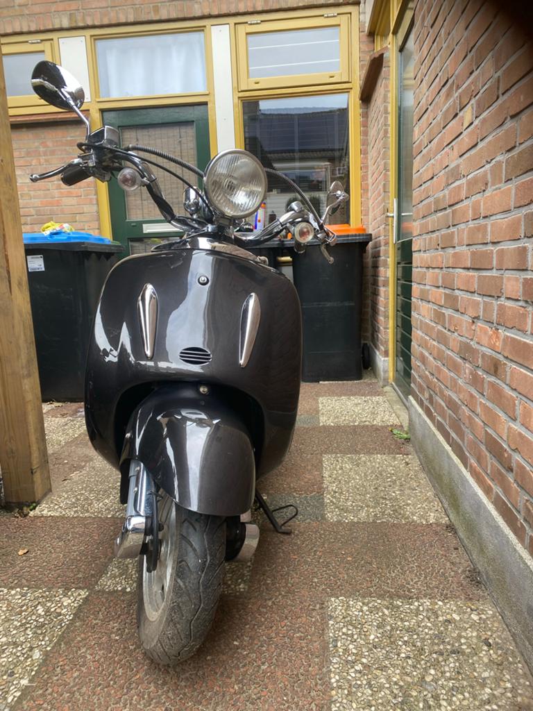 Custom Scooter - grijs, bj 2014 en 3738 km!, Fietsen en Brommers, Snorfietsen en Snorscooters, Ophalen, Gebruikt, Benzine, Overige merken