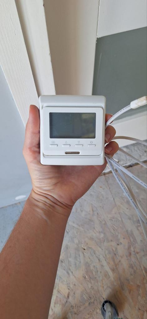 Thermostaat voor vloerverwarming - AC230V Imax16A, Doe-het-zelf en Verbouw, Thermostaten, Ophalen of Verzenden, Gebruikt