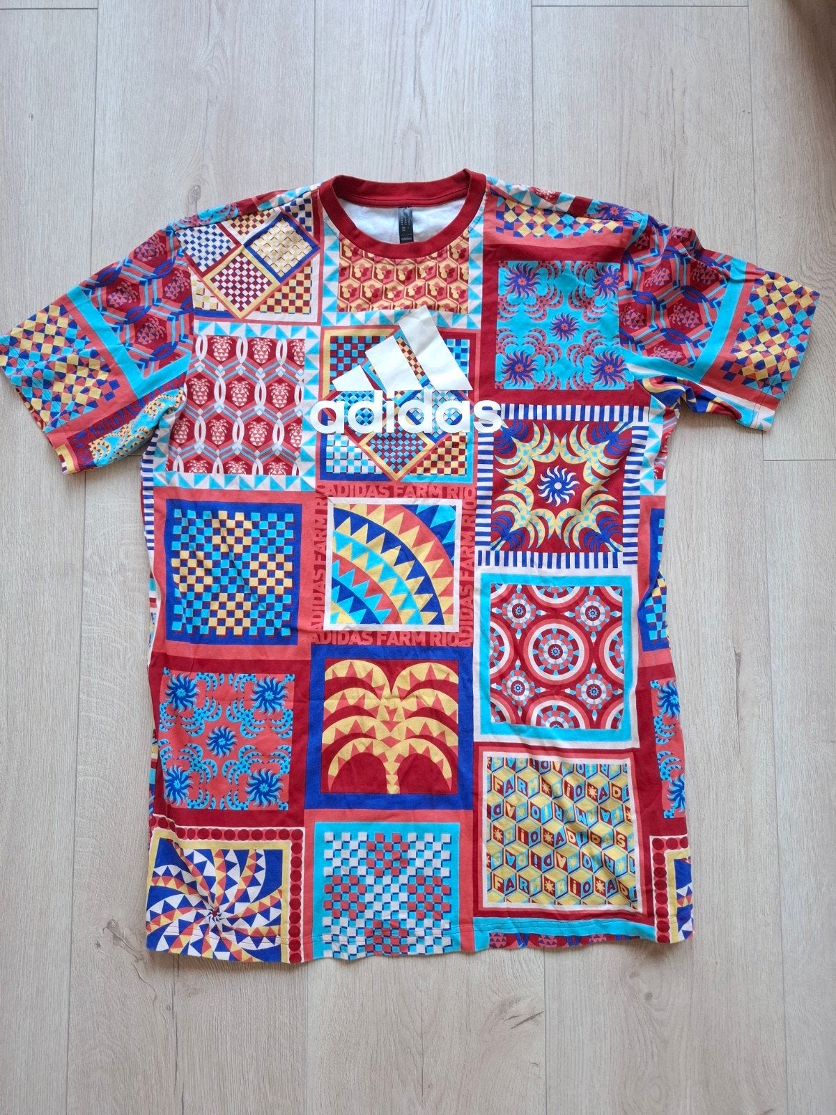 Adidas x FARM Rio Graphic T-Shirt Patchwork M (EU 38-40), Maat 38/40 (M), Adidas, Ophalen of Verzenden, Zo goed als nieuw