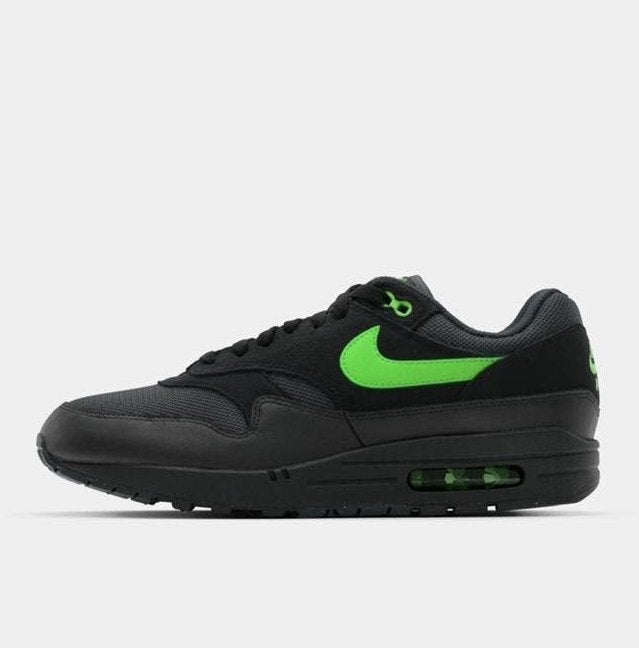 Nike air max 1 ESS ‘Black Green Strike’ - maat 43, Product.Safety.ENEA@nike.com, Zwart, Nike, Nieuw