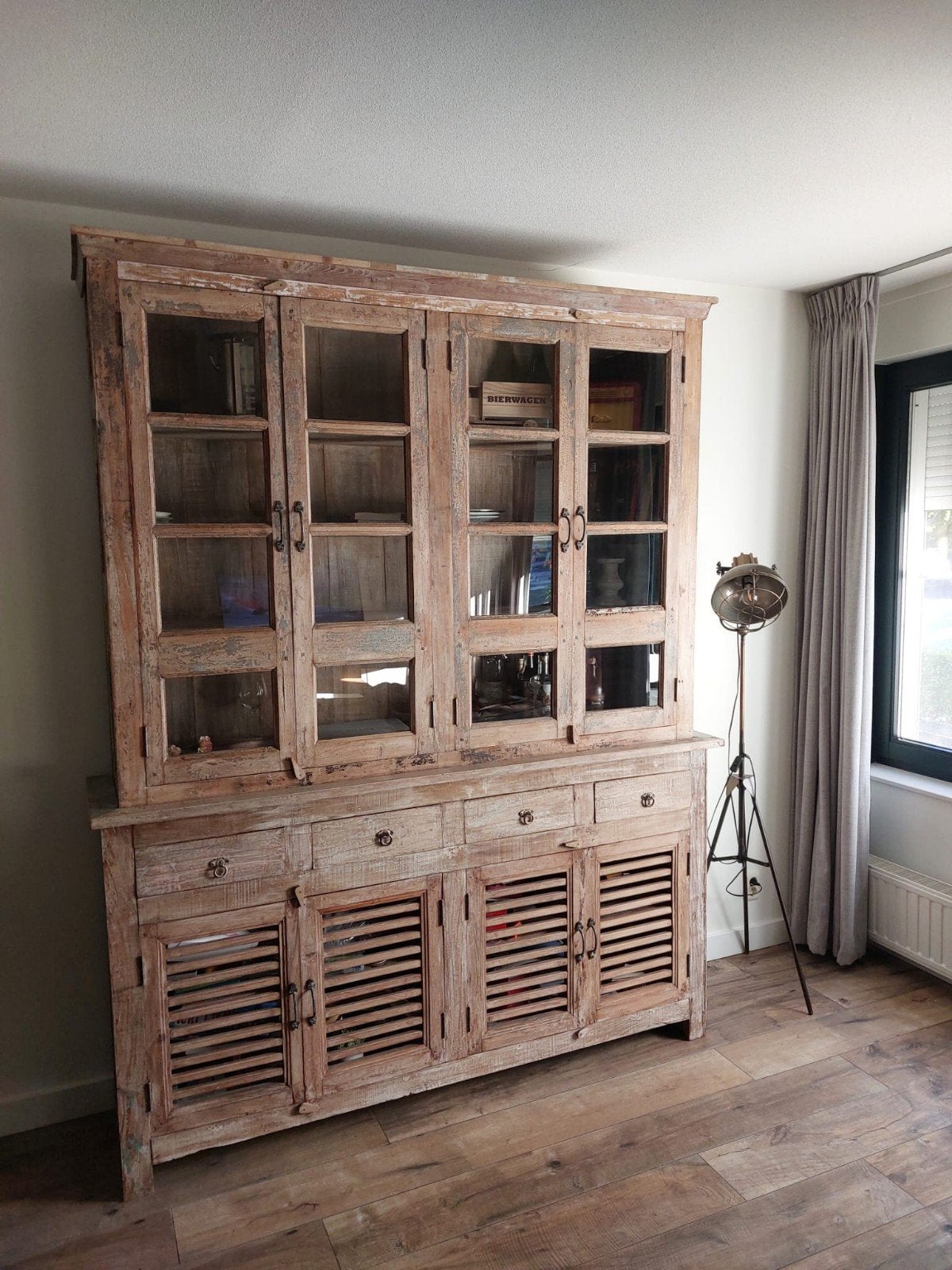 Kast met glazen en louvredeuren, Huis en Inrichting, Ophalen, 25 tot 50 cm